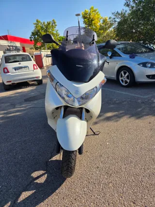 Suzuki Burgman 200 Executive Blanca