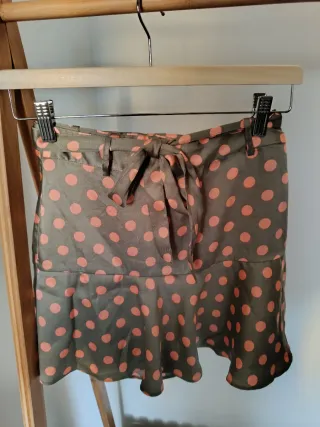 Falda Zara mini lunares verde y rosa T.XS