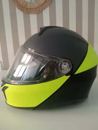 Casco Moto AGV Negro y Amarillo