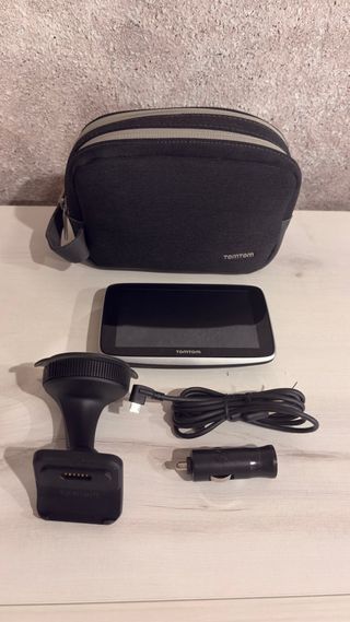 GPS TomTom GO Premium + Accesorios