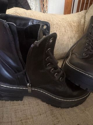 Botas negras con cremallera y cordones