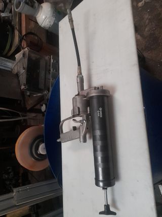 Bomba de engrase neumática