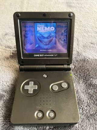 Game Boy Advance SP + Juego Disney + Cargador
