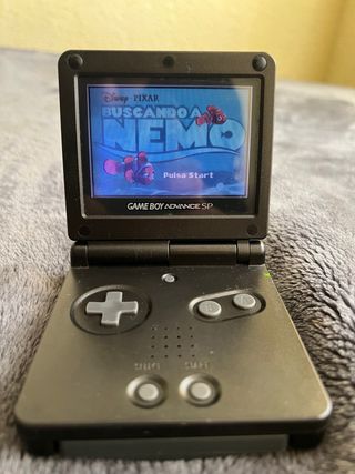 Game Boy Advance SP + Juego Disney + Cargador
