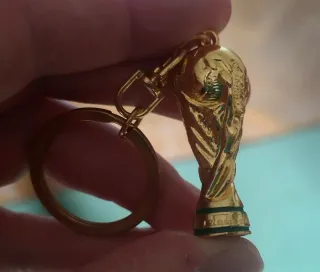 Moneda y llavero copa del mundo futbol