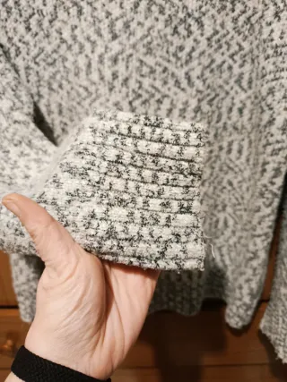 Jersey gris y blanco