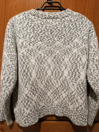 Jersey gris y blanco