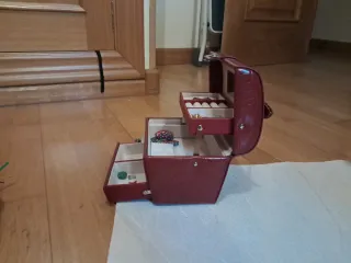 Joyero de polipiel con cierre metálico