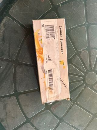 Exprimidor de Limón Metálico