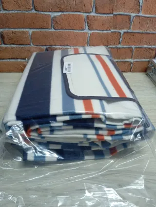 Manta de picnic Amazon Basics a rayas