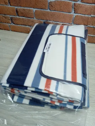 Manta de picnic Amazon Basics a rayas