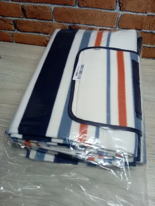 Manta de picnic Amazon Basics a rayas