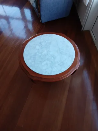 Tavolino rotondo in legno e marmo