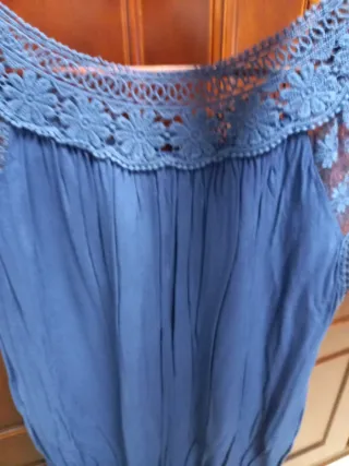 Camisa azul marino con encaje