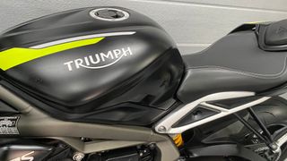 Triumph Street Triple 765 RS Negra y Amarilla