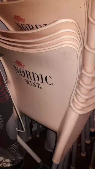 16 Sillas Terraza Nórdic Mist 15€ cadauna.