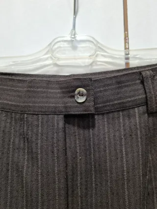 Pantaloni marroni a righe modello classico