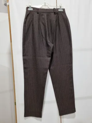 Pantaloni marroni a righe modello classico