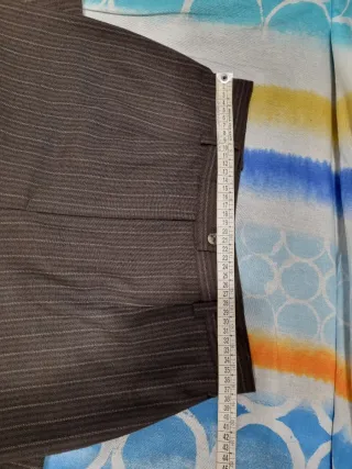 Pantaloni marroni a righe modello classico