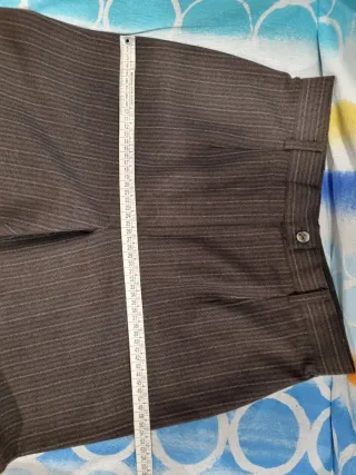 Pantaloni marroni a righe modello classico