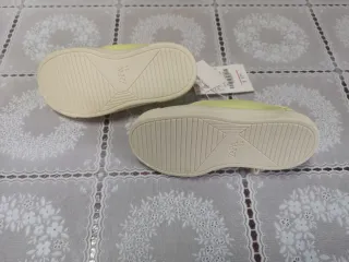 Sapatilhas Zara Amarelas C/ Dinossauros