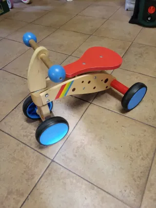 Triciclo de madera para niños