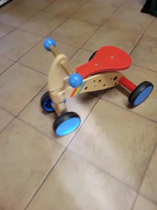 Triciclo de madera para niños