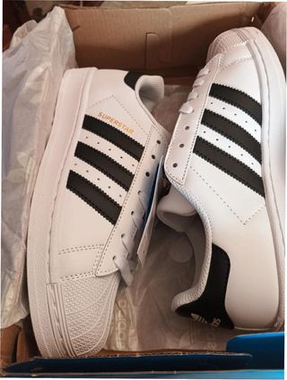 Adidas Superstar Talla 38.5 Blancas y Negras