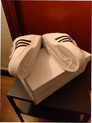 Adidas Superstar Talla 39 Blancas Negras