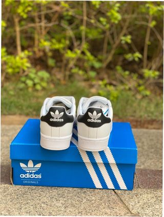 Adidas Superstar Talla 41 Blancas/Negras