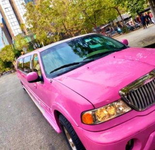 Alquiler Limusina Rosa en Barcelona