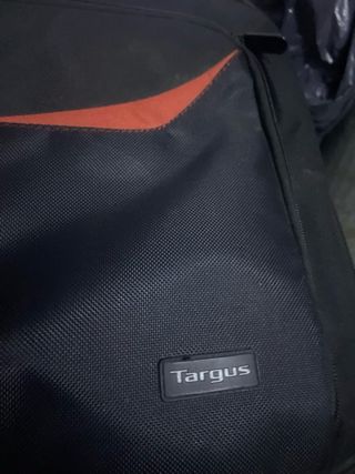 Bolsa portátil Targus negra y roja