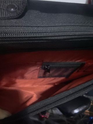 Bolsa portátil Targus negra y roja