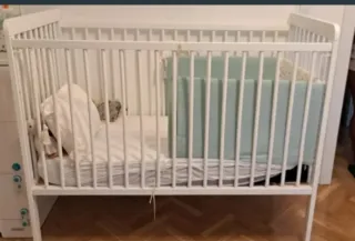 Cuna blanca para bebé
