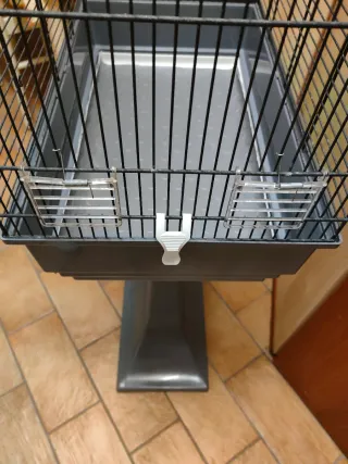 Gabbia per canarini con piedistallo