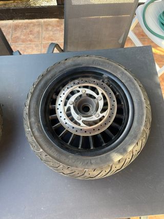 Neumático delantero y trasero Beverly 125cc - 2014