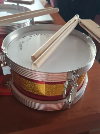 Pack de 2 Tambores Infantiles con Baquetas