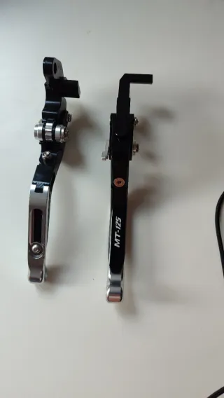 Manetas MT-125 Negro/Plata