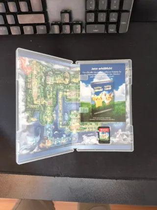 Pokémon Let's Go Eevee + Pokeball Plus Switch