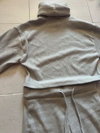 Conjunto gris de punto