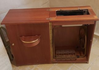 Máquina de coser Alfa antigua