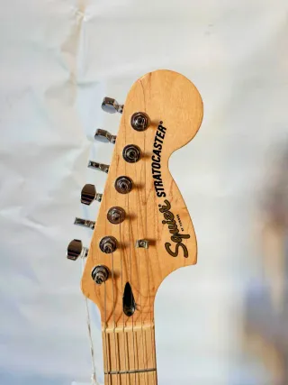 Guitarra Eléctrica Squier Stratocaster Azul