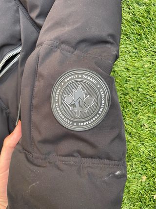 Abrigo Supply & Demand Negro