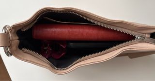 Bolso de hombro beige