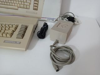 Commodore 64 con scatola e alimentatore