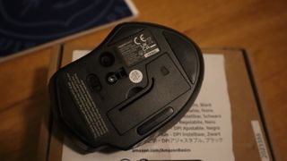 Mouse Wireless Ergonomico Amazon Basics Nero