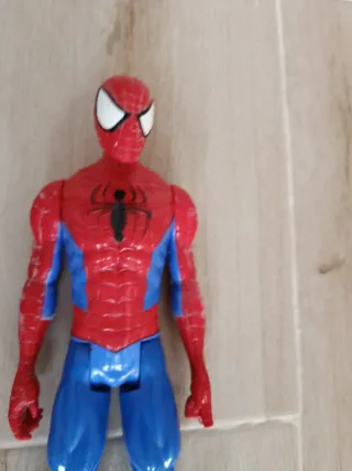 Muñecos Spiderman y Capitán América