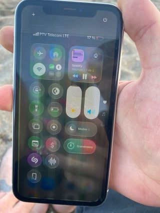 iPhone 11tiene lineas pero funciona bien,face id