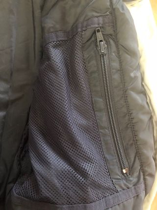 Anorak de esquí blanco y rojo