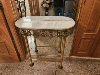Consola entradita mármol y metal dorado